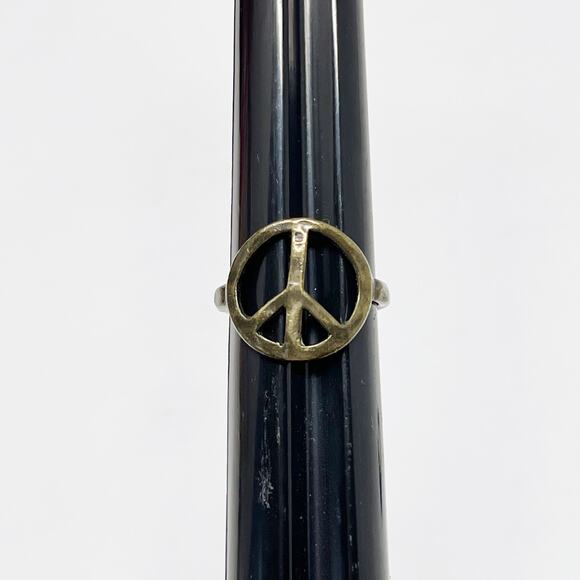 Set of 2 Brass Gold Tone Fashion Rings Peace Sign Floral Gemstone Size 5 and 6 - Picture 8 of 8